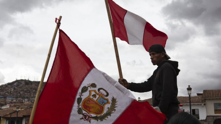 Perú autoriza millonario crédito para rescatar la operación de Petroperú