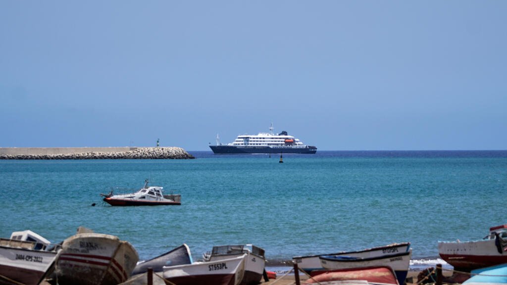 Hantavirus: la OMS confirma dos casos en un crucero y sospecha "transmisión entre humanos"