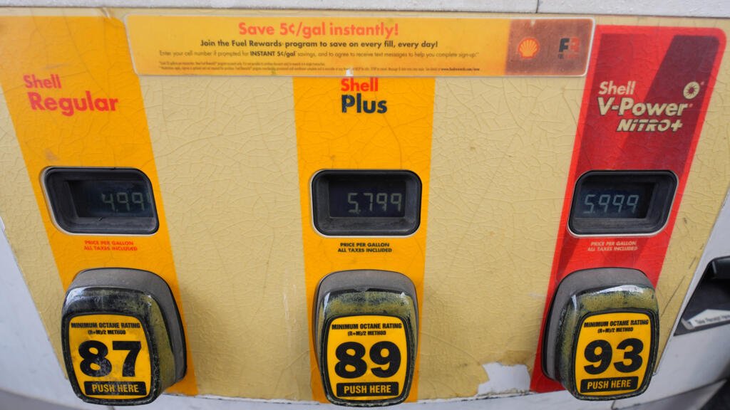 Tres de cada cuatro estadounidenses culpan al presidente del alza de la gasolina; Trump toma medidas