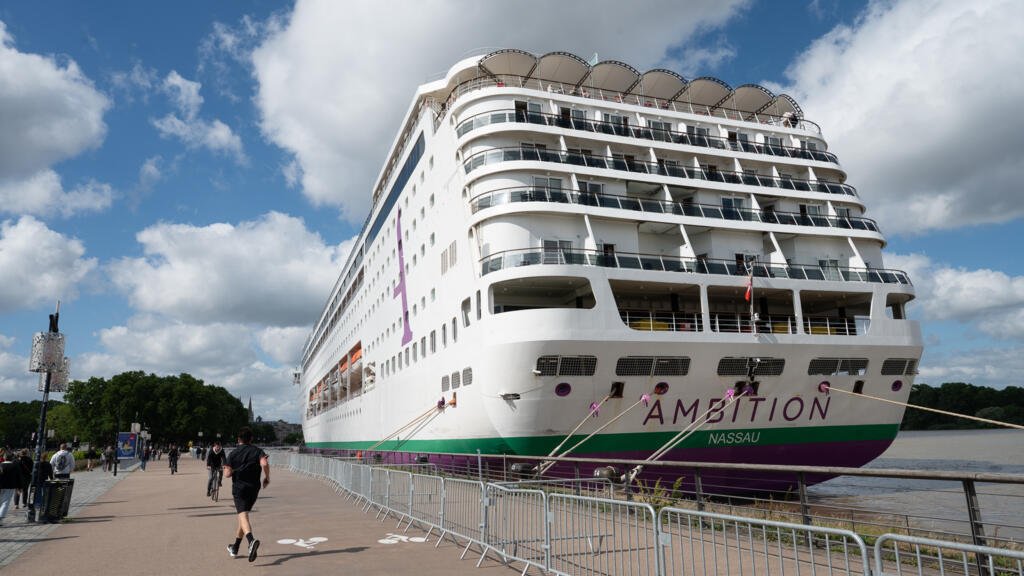 Riesgo sanitario en altamar: 1.700 pasajeros varados por brote de gastroenteritis en crucero británico