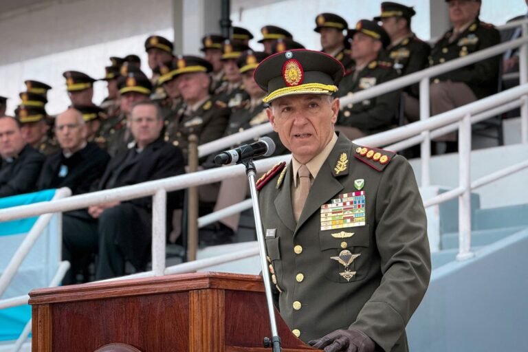 Ante la crisis de la obra social, el jefe del Ejército dijo que “el cuidado de la salud y la atención asistencial son una prioridad”