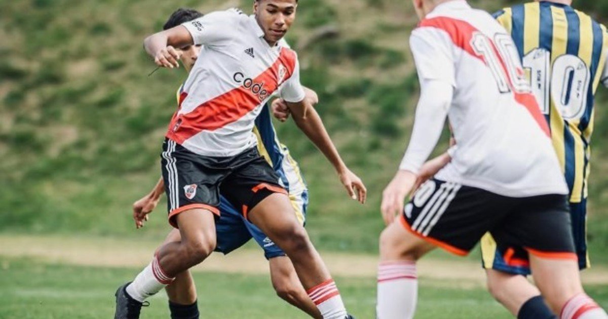 ¿Quién es Jonathan Spiff? El goleador nigeriano que fue convocado por Coudet y podría debutar en River vs Bragantino