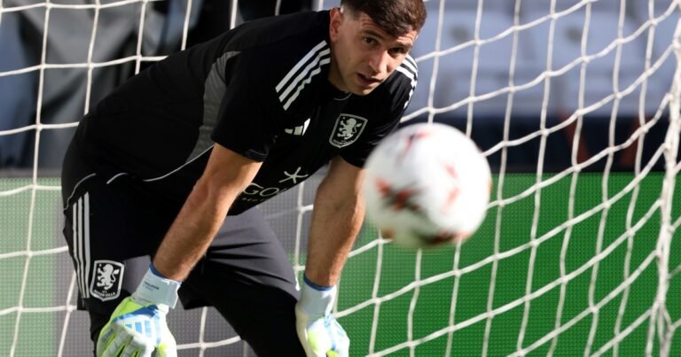 Aston Villa con Dibu Martínez vs Friburgo por la final de la Europa League, EN VIVO: a qué hora es, formaciones y dónde ver