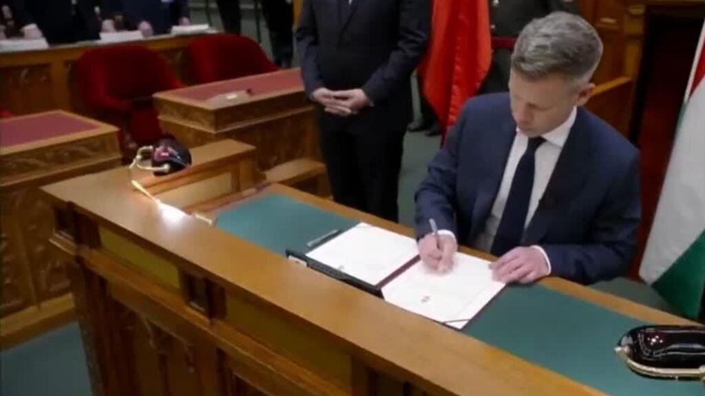 Péter Magyar jura como nuevo primer ministro de Hungría
