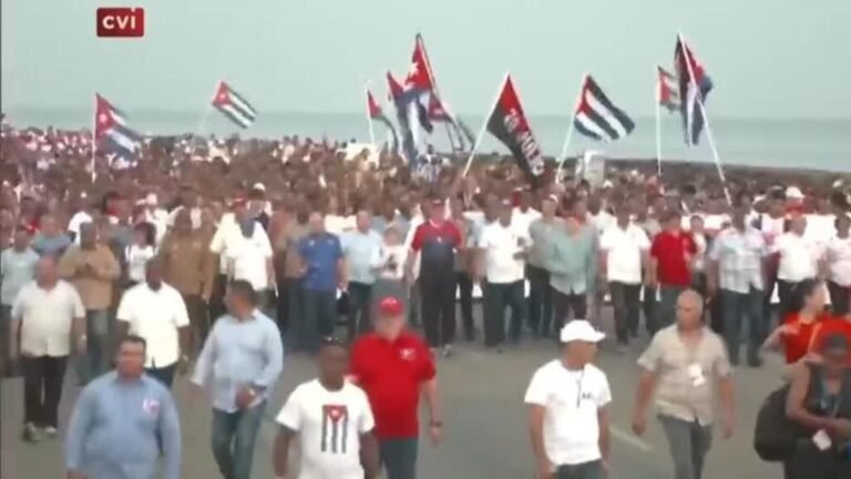 Trump dice que Cuba es un “estado fallido”, pero sugiere diálogo con la isla