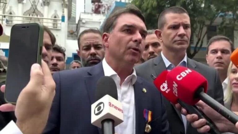 Hermanos Bolsonaro son investigados por presunta financiación de un banquero preso en película