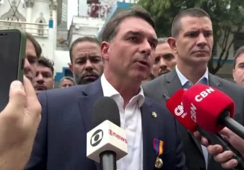 Hermanos Bolsonaro son investigados por presunta financiación de un banquero preso en película