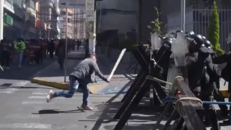 Bolivia: fuertes enfrentamientos en protestas contra el Gobierno de Rodrigo Paz