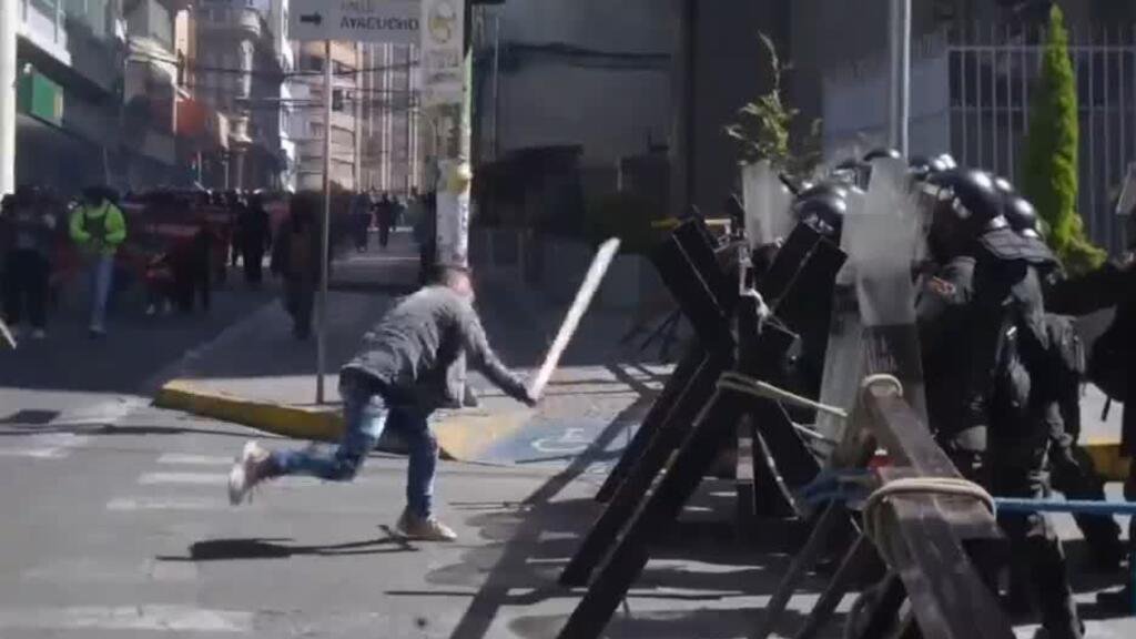 Bolivia: fuertes enfrentamientos en protestas contra el Gobierno de Rodrigo Paz