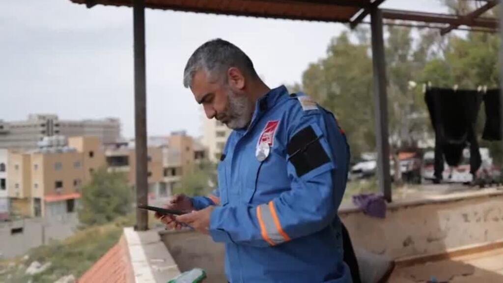 Rescatistas auxilian a Nabatieh, ciudad atacada por Israel fuera de la "línea amarilla"