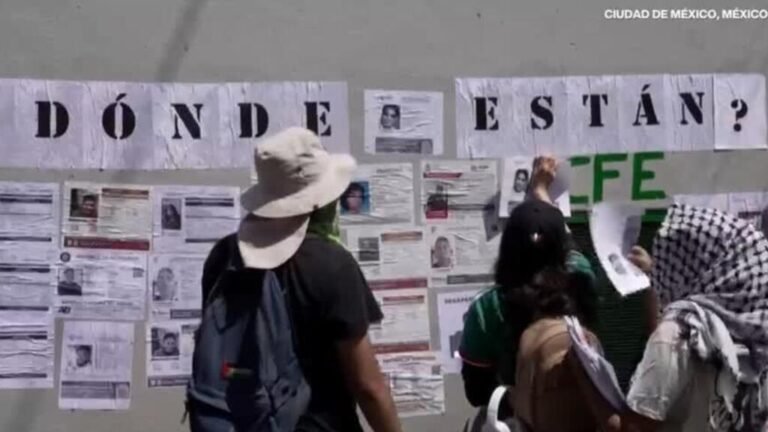 Familiares de desaparecidos irrumpen en la previa del Mundial con una protesta en Ciudad de México