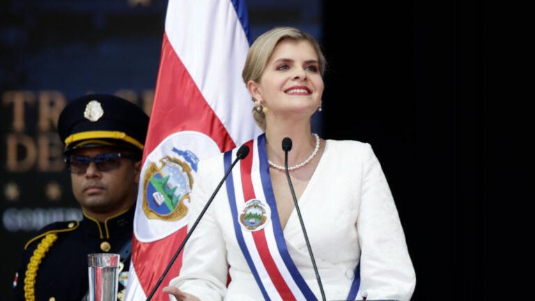 Laura Fernández asume en Costa Rica con promesas de "reforma profunda" del Estado y "mano dura"