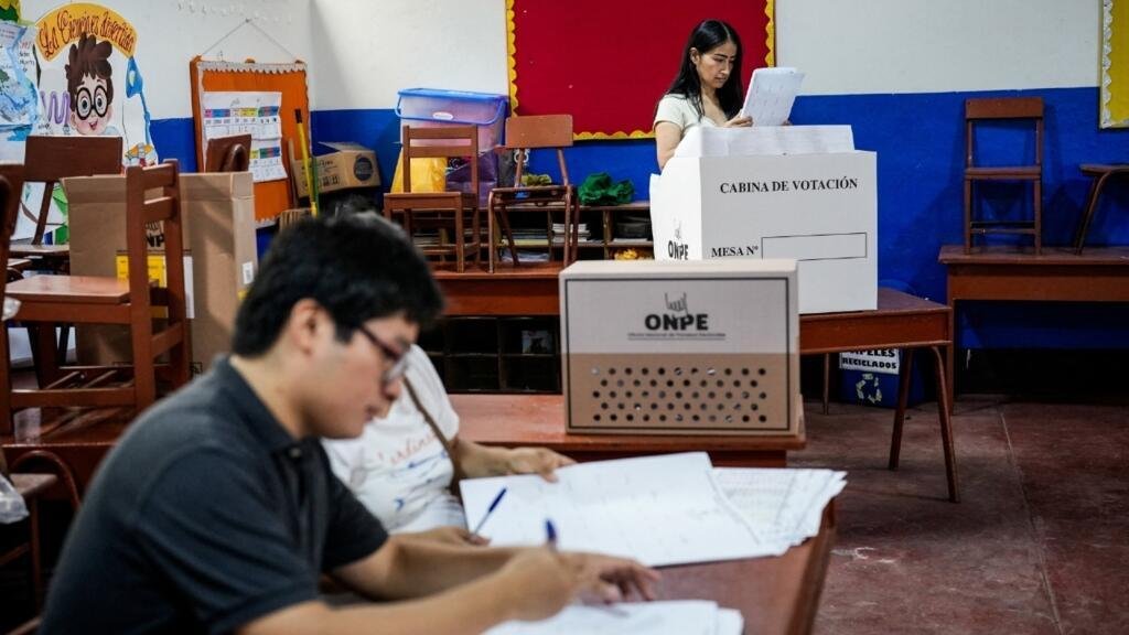 ¿Repetir elecciones?: el laberinto de la convulsa primera vuelta presidencial en Perú