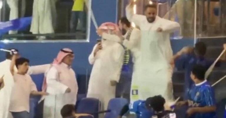 La feroz pelea a palazos entre jeques del equipo de Cristiano Ronaldo e hinchas rivales en la definición del fútbol árabe