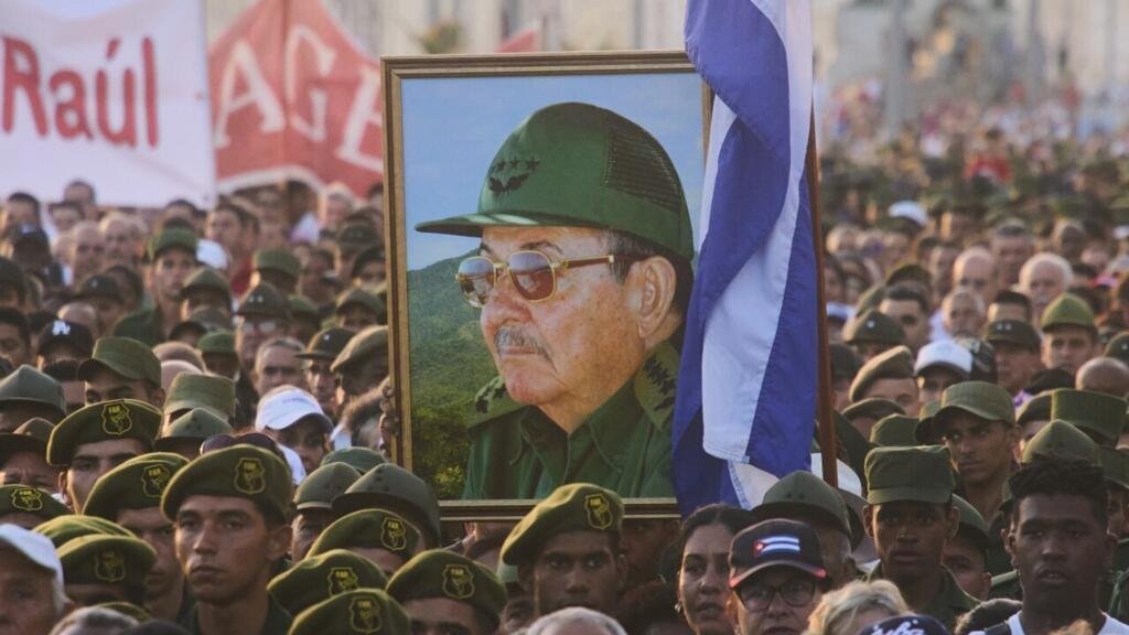 “Nadie lo va a secuestrar”: manifestantes en Cuba cierran filas en torno a Castro tras imputación de EE. UU.