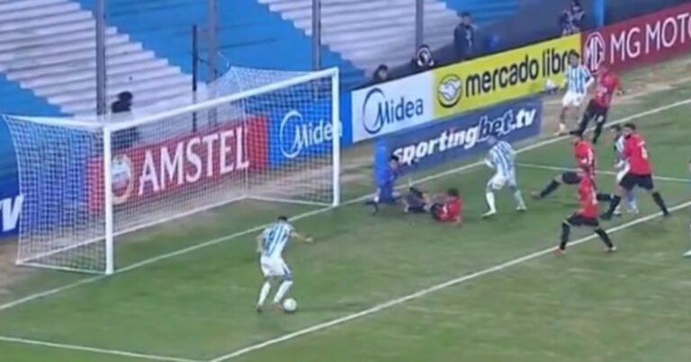 Maravilla Martínez pasó del penal de la "redención" al insólito gol errado en la eliminación de Racing en la Sudamericana