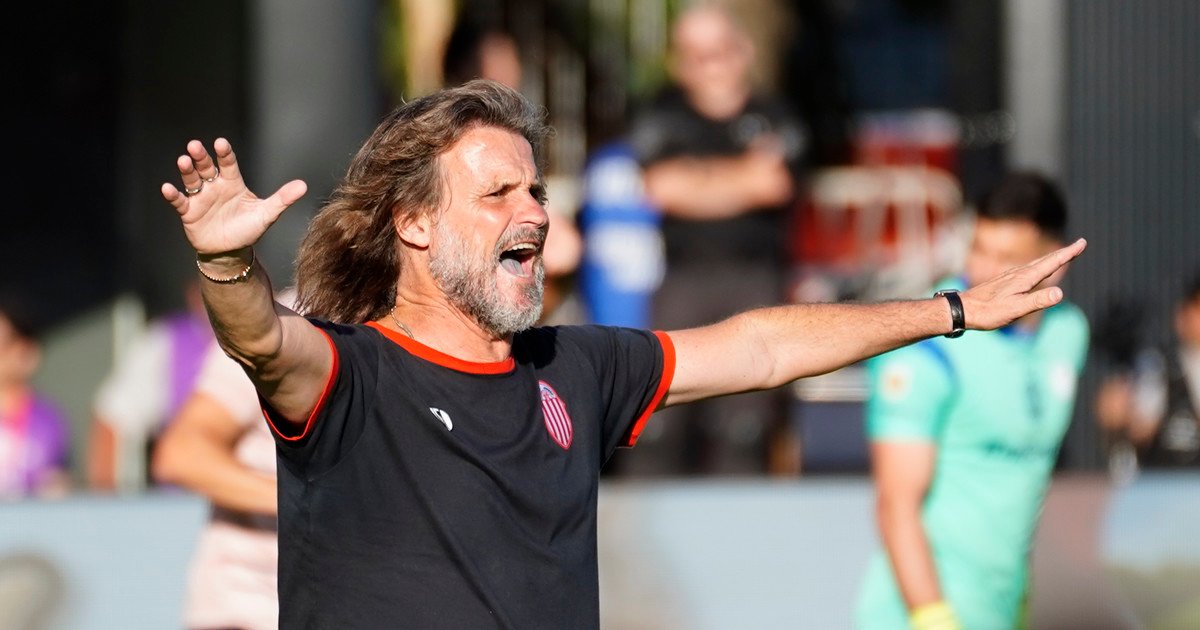 El Gallego Insúa explotó tras la eliminación de Barracas Central en el Torneo Apertura: "Ahora van a estar más tranquilos"