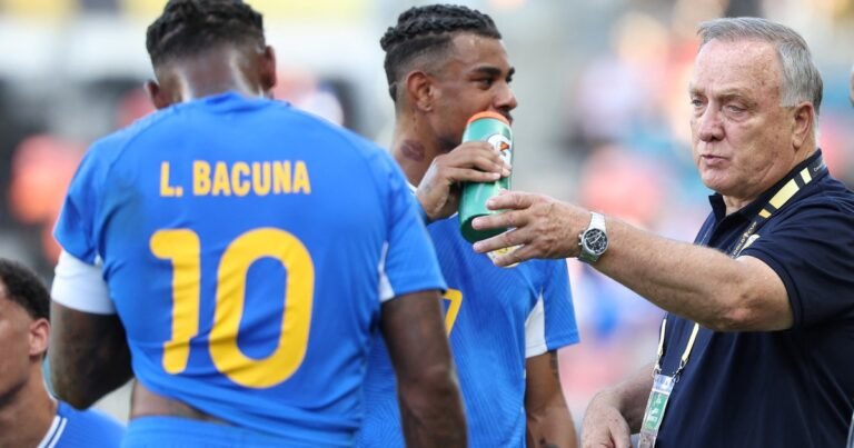 Curazao vive un terremoto a un mes del Mundial: renunció el DT y vuelve Advocaat a los 78 años