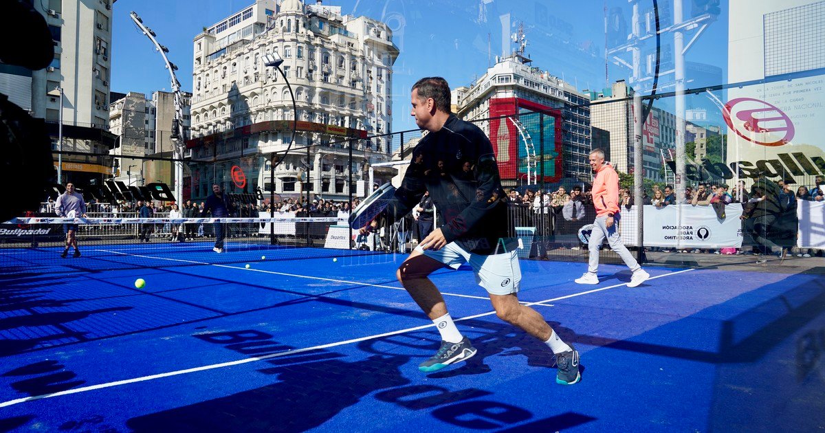 El pádel armó una cancha a los pies del Obelisco, revolucionó el mediodía porteño y disfrutó la previa del Premier de Buenos Aires