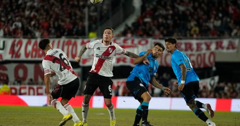 Hinchadas escoltadas en cápsulas, mil policías y un estadio dividido en partes iguales: así será el operativo de seguridad en Córdoba para la final del Torneo Apertura entre River y Belgrano