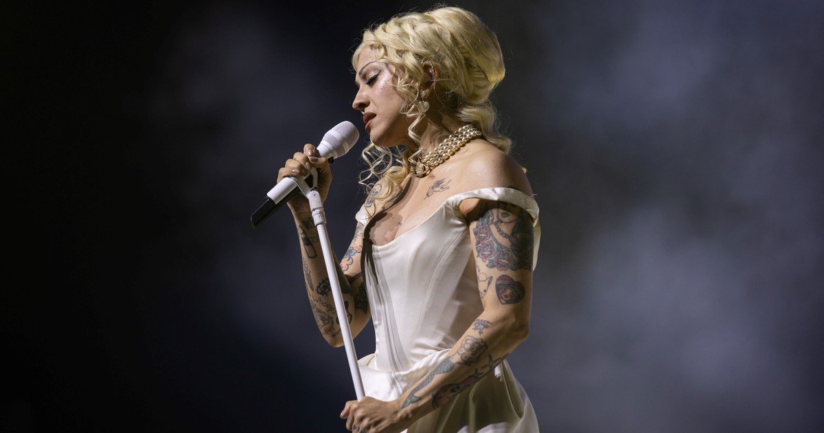 Mon Laferte y una gran apuesta a un show teatral que potencia a una de las mejores voces del continente