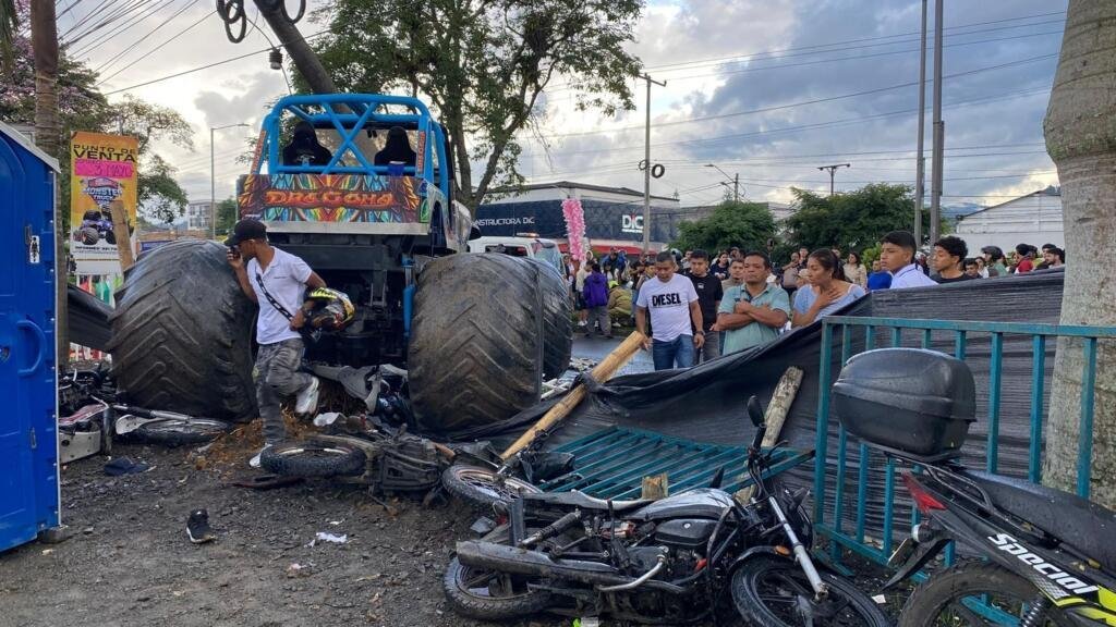 Tragedia en Colombia: una supercamioneta arrolla a multitud y deja dos muertos y decenas de heridos