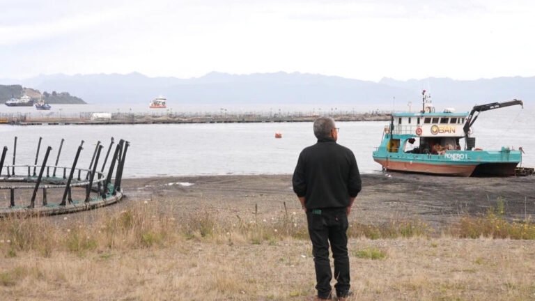 Chile y las turbias aguas del negocio del salmón
