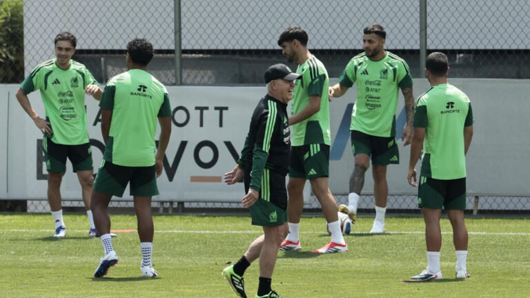 A un mes del inicio del Mundial, ¿a qué le apuestan los anfitriones, más allá de lucirse como sedes?