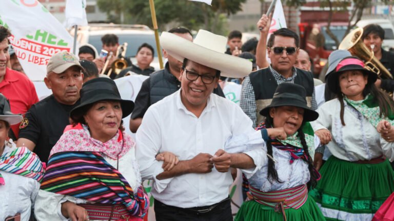 Piden más de 5 años de prisión para el candidato de Perú Roberto Sánchez