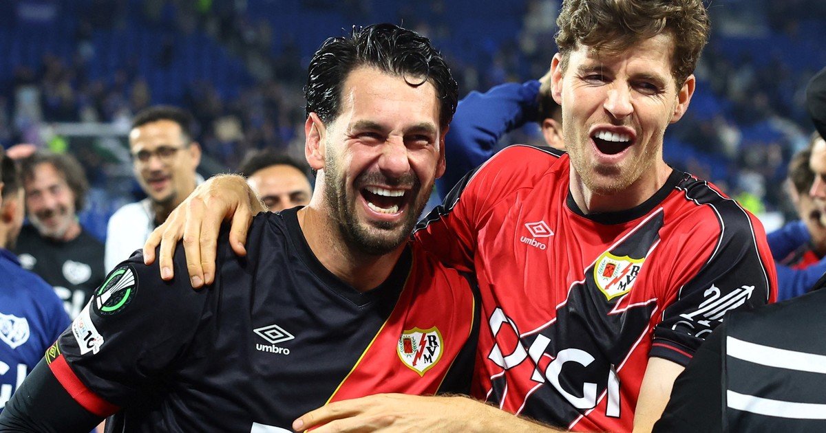 Augusto Batalla, el héroe del Rayo Vallecano que frustró el sueño de Valentín Barco: le atajó un penal al Estrasburgo y jugará la final de la Conference League