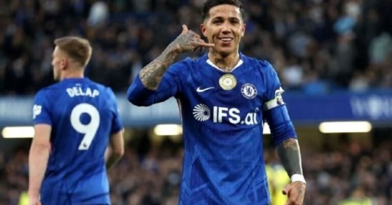 Enzo Fernández abrió la victoria del Chelsea con un golazo y dejó al Tottenham muy complicado