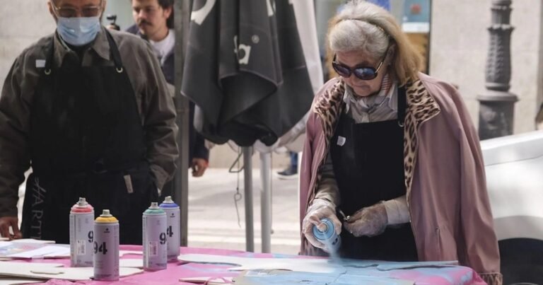 Las abuelas grafiteras de Lavapiés vuelven a pintar Madrid y llenan de memoria un Festival