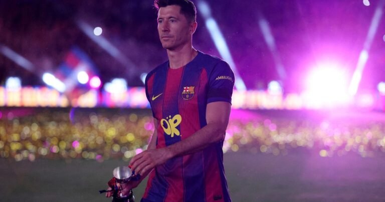 Robert Lewandowski anunció su salida del Barcelona y se abre una puerta para el fichaje de Julián Álvarez