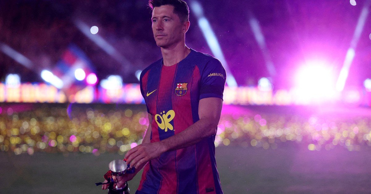 Robert Lewandowski anunció su salida del Barcelona y se abre una puerta para el fichaje de Julián Álvarez