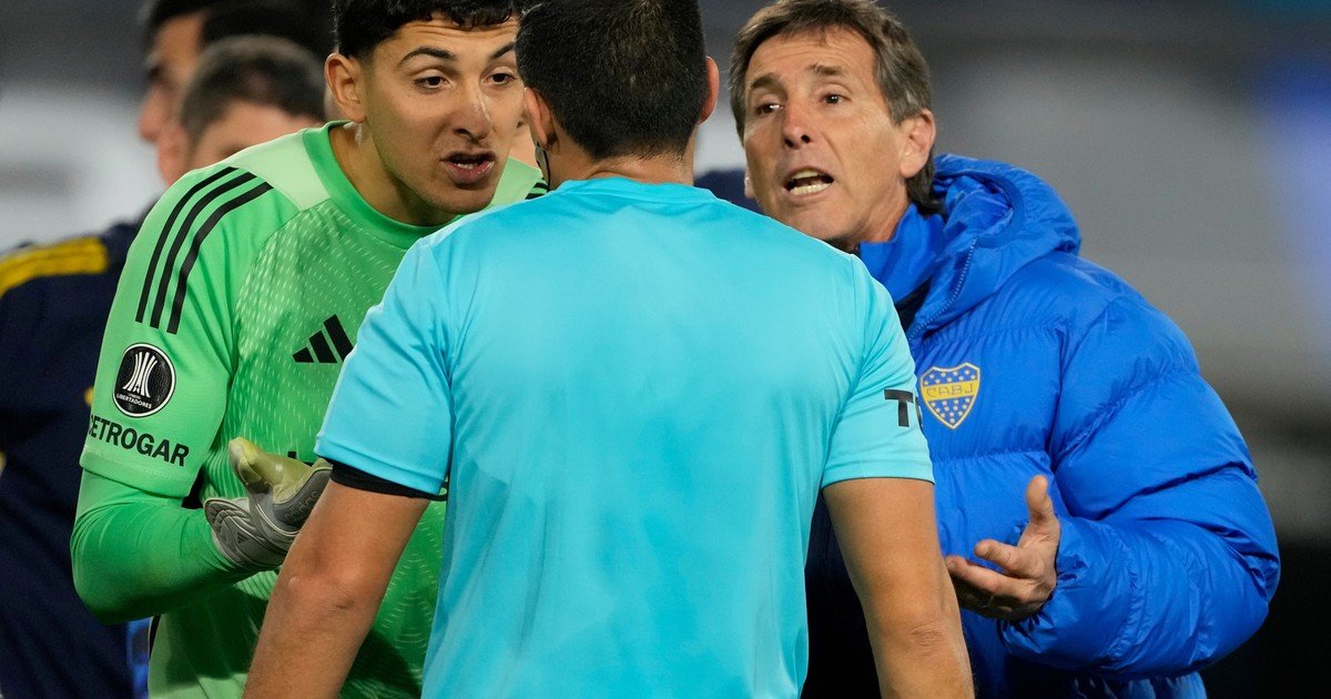 El Predio de Boca amaneció con pancartas en la previa de una semana caliente por Copa Libertadores