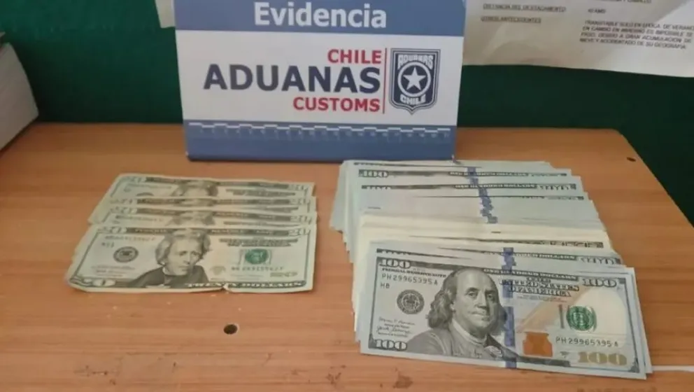 Lo sorprendieron intentando pasar 23 mil dólares sin declarar a Chile