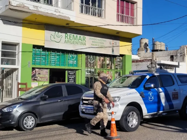 Prefectura allanó mueblerías de REMAR en Caleta Olivia y Comodoro Rivadavia por presunta explotación laboral y trata de personas