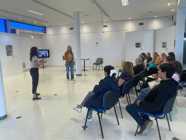 Mosaiquismo: Artistas revelaron sus procesos creativos en un encuentro único en Rawson