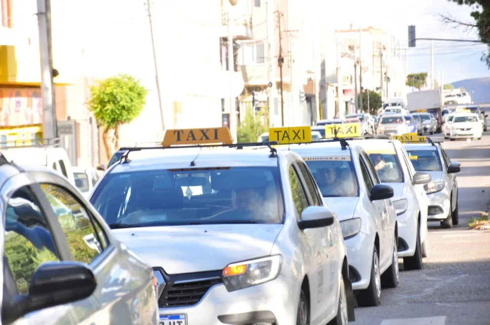 Taxistas se manifestaron en el 1° de Mayo y pidieron declarar la emergencia económica
