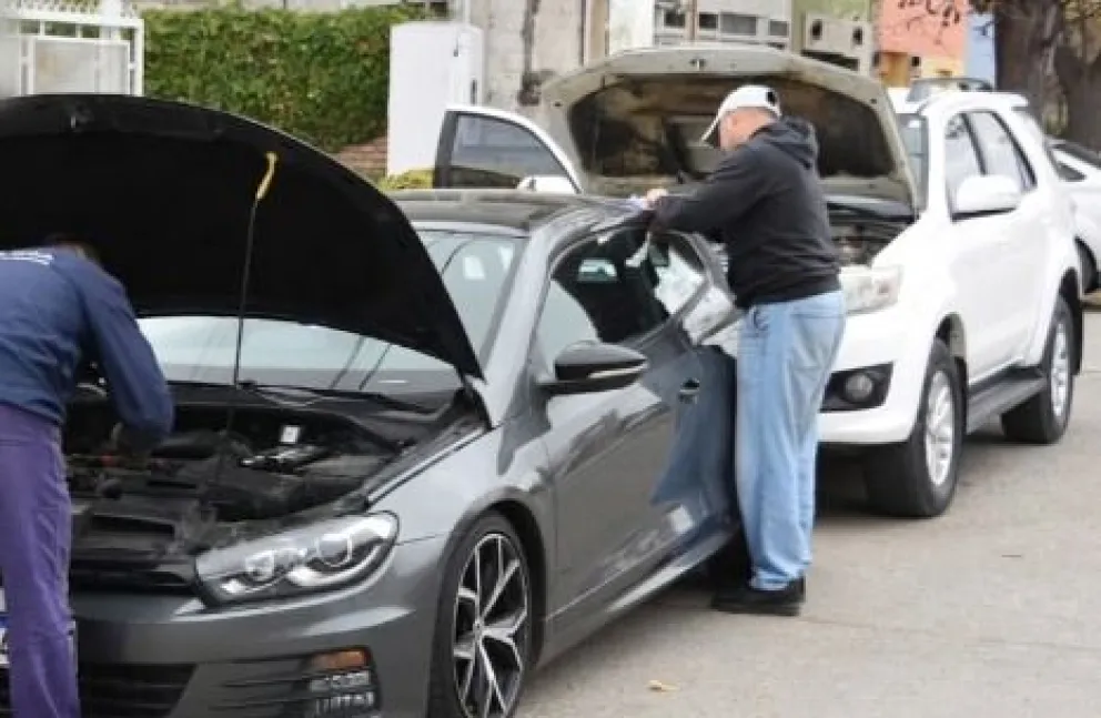 Hallaron dos vehículos robados en Buenos Aires que estaban a la venta en Trelew