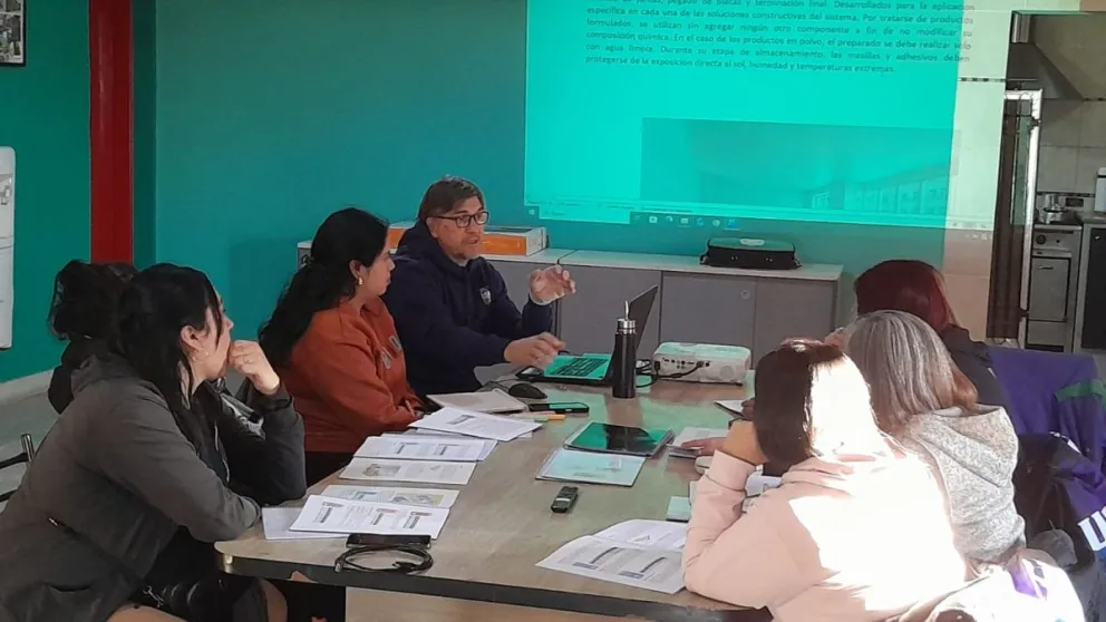 Capacitaciones en construcción en seco para vecinos