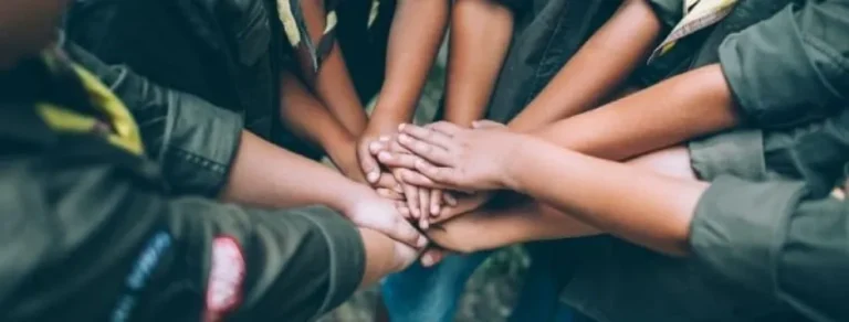 Scouts de Comodoro realizaron actividades comunitarias y recorridas educativas por la ciudad