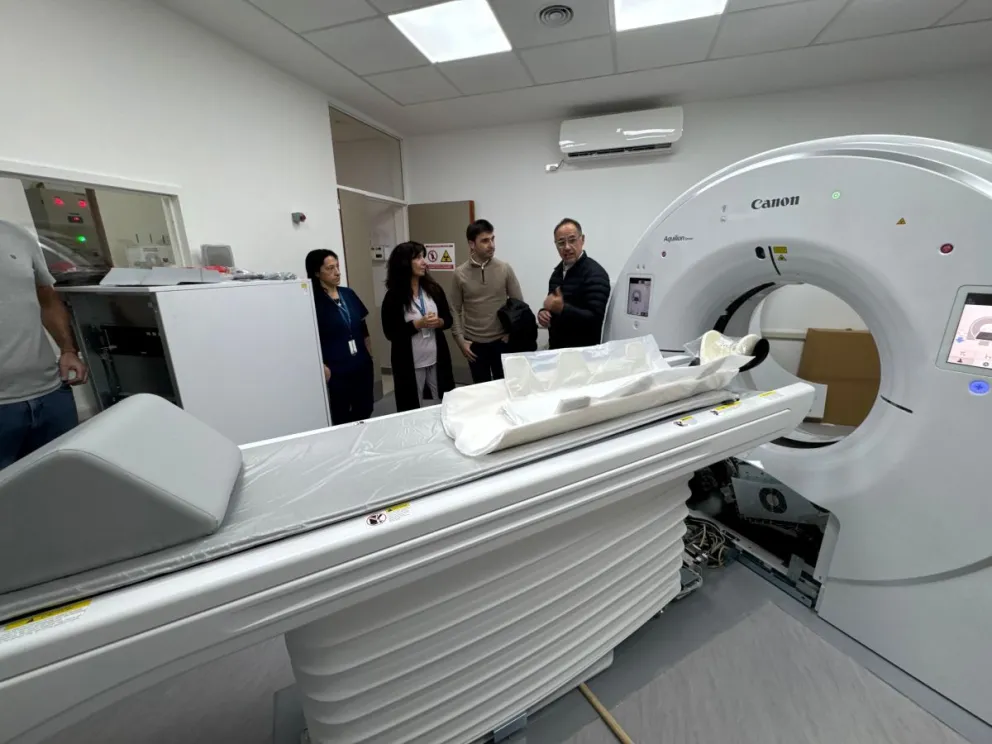 Llegó el nuevo tomógrafo al Hospital de Alta Complejidad "María Humphreys" y en los próximos días estará operativo