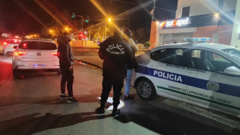Discutía con su pareja, lo identificaron y terminó demorado por un pedido de captura
