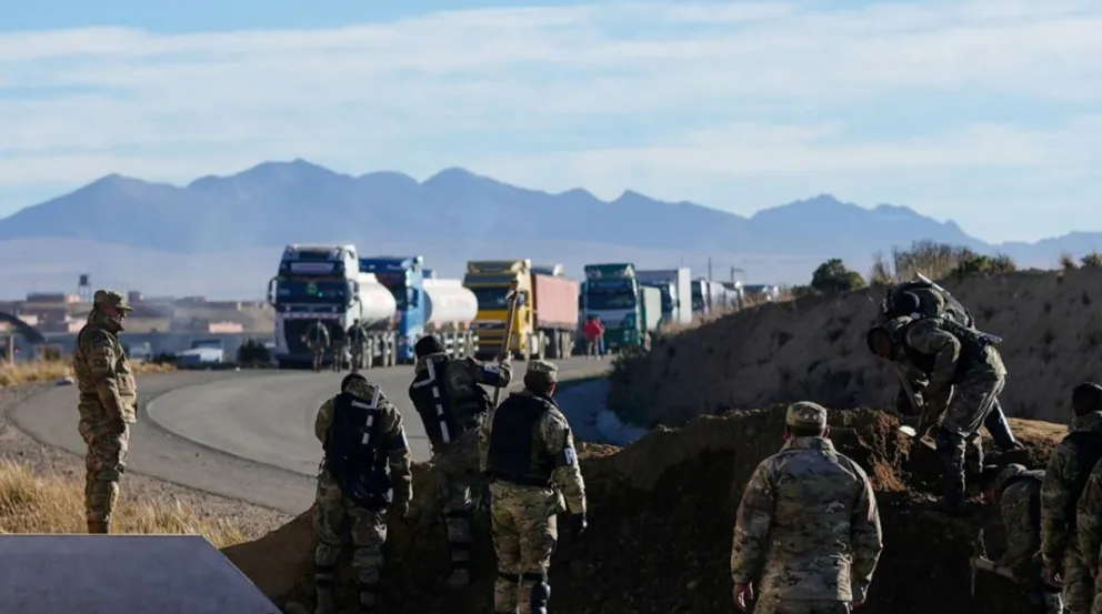 Bolivia: operativo militar y policial para liberar rutas bloqueadas