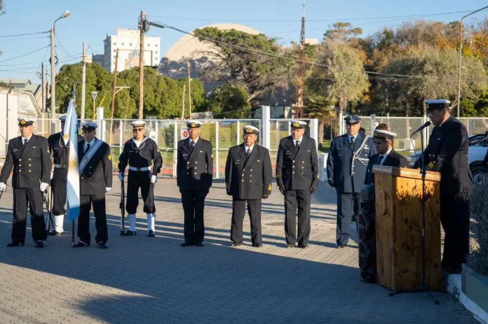 Comodoro rindió homenaje a la Armada Argentina en un emotivo 212º aniversario