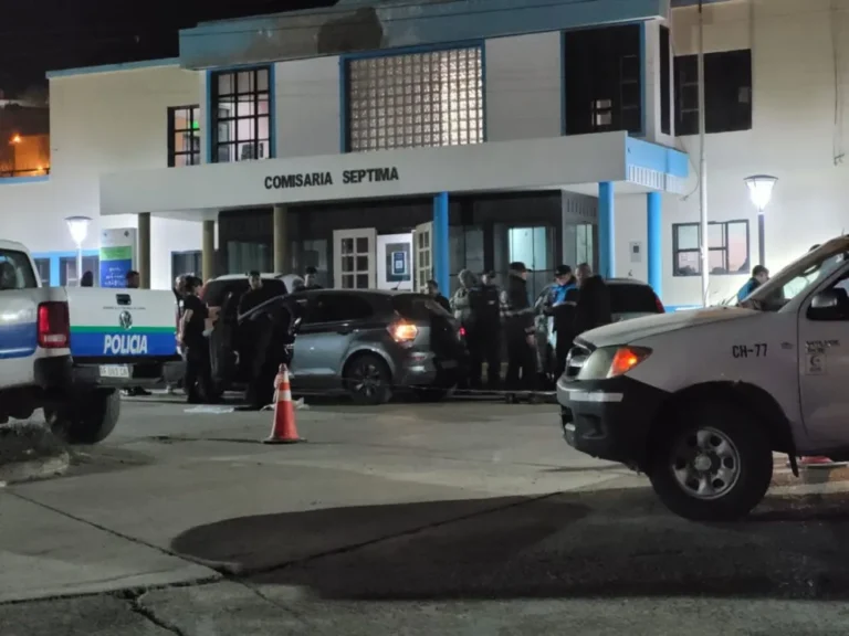 Feroz ataque a balazos en la zona alta del barrio San Martín: Una mujer murió y un chofer de aplicación fue herido en el abdomen