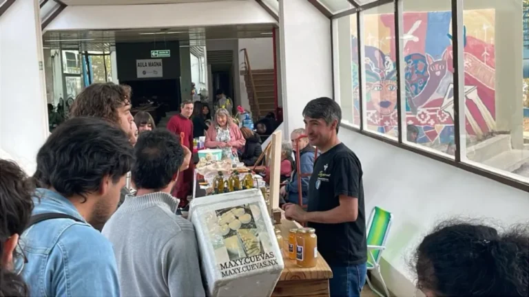 Un apicultor de Comodoro apuesta por la hidromiel, la bebida alcohólica más antigua de la humanidad