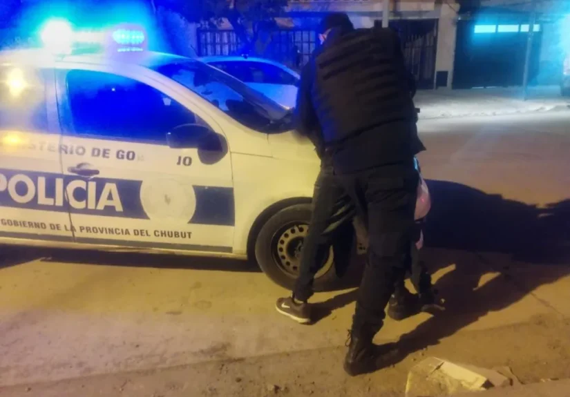 Quiso robar herramientas de un domicilio y fue atrapado por el damnificado y un vecino