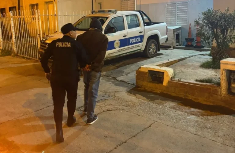 Tenía pedido de captura y lo encontraron en el barrio de Las Américas